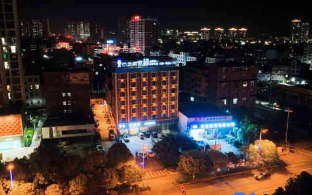 CLOUDS Hotel (Luoping Margaret)