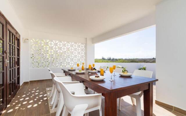 Beautiful 3br2 5BA Villa w Pool Close 2 Baby Beach