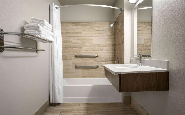 Days Inn by Wyndham Fresno South