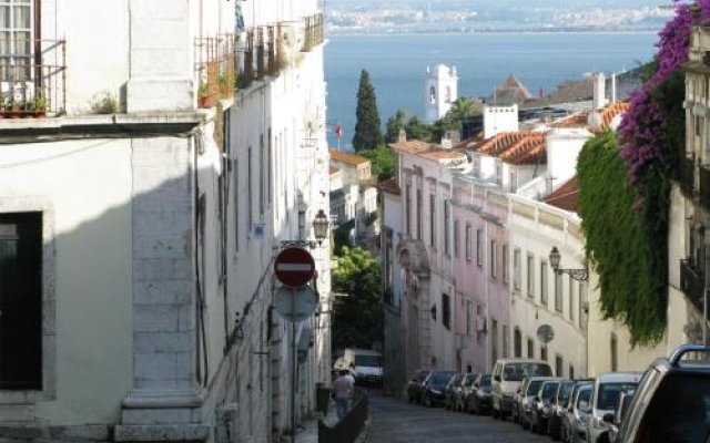 Johnie's Place Lisbon Hostel & Suites