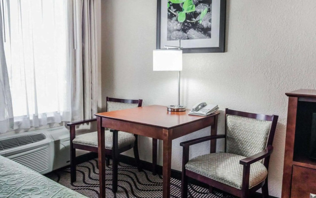 Quality Inn & Suites Altoona - Des Moines