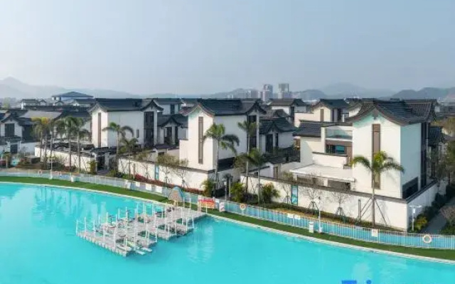 Qingyuan Jihua Park American Comic Book Hot Spring Vacation Villas