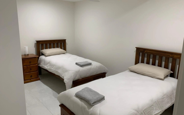 Beachside & Jetty View Apartment 2 -Skippers Apartment