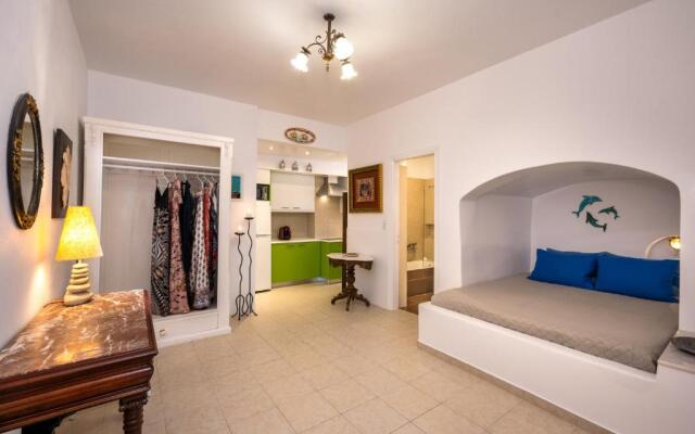 Moschatos Beach House