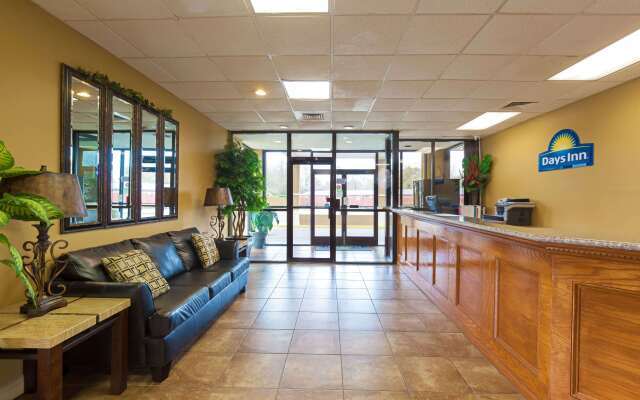 Days Inn by Wyndham Lafayette/University