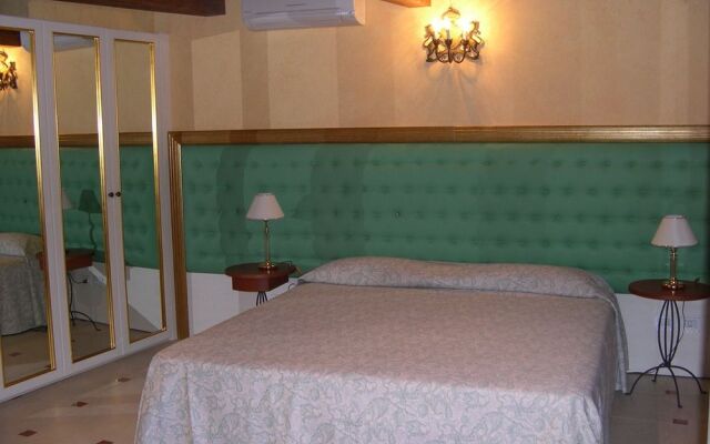 Fenice Apartments in Venice - Sant'Angelo