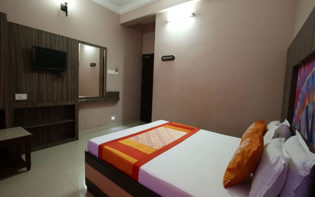 OYO 7878 Hotel Skyark