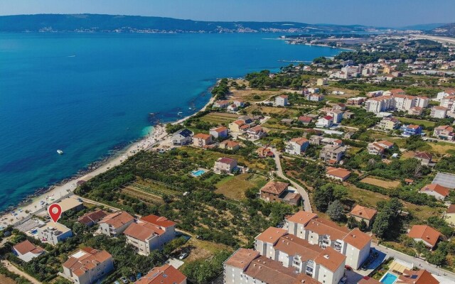 Nice Home in Kastel Stafilic With Wifi and 5 Bedrooms