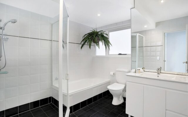 Beautiful 2 Bedroom Apartment Overlooking Manly Wharf - MAN29