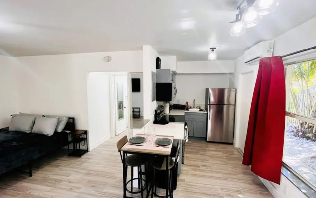 Upper East Side Renovated Studio Free Parking
