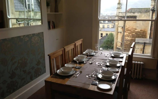 Bath Roof Terrace Apartment, City Centre, Sleeps 8
