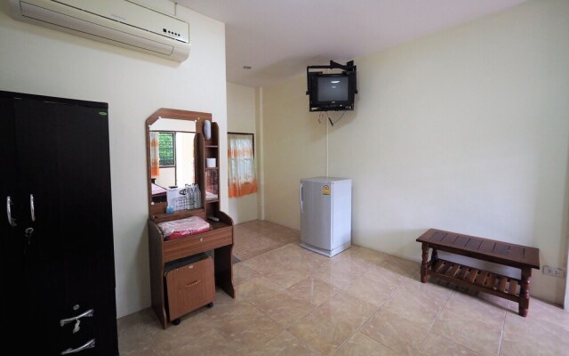 Arunroj Apartment