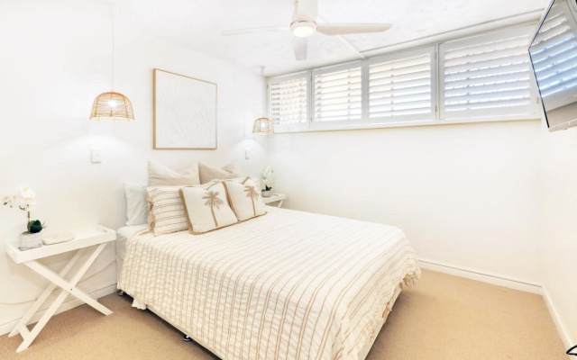 Merrima Court Holidays – Guest Rooms – Kings Beach