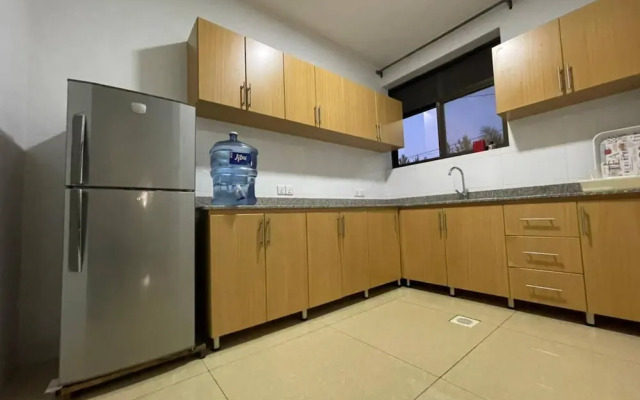 Room-nshuti Spacious Quiet Rm For Short
