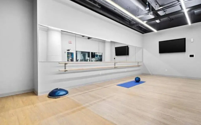 CozySuites at First Avenue