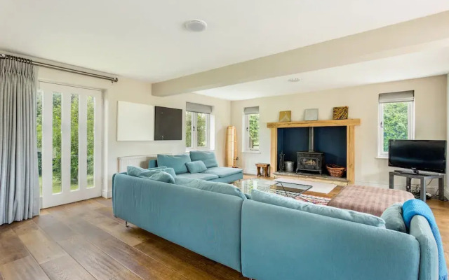 Spacious & Stylish Cotswold Family home