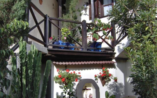 Rustic Holiday Home With Balcony and sea View