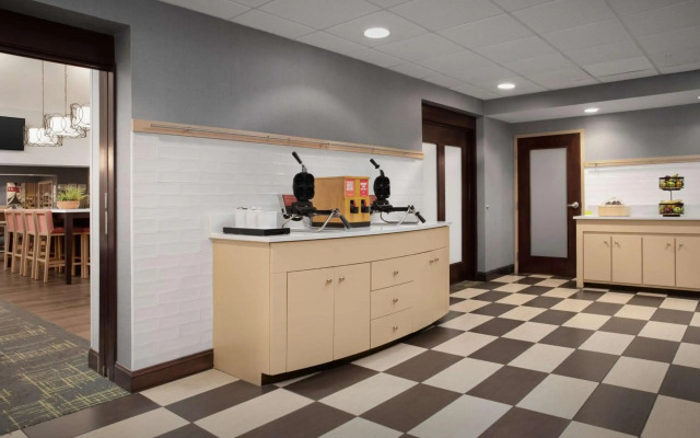 Hampton Inn & Suites-Knoxville/North I-75