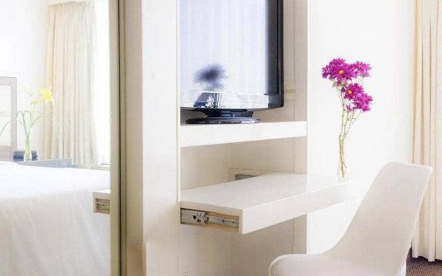 Roosevelt Hotel & Suites