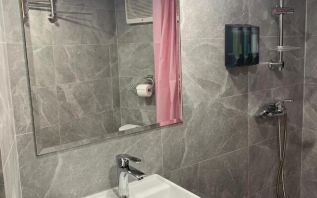 J Hotel