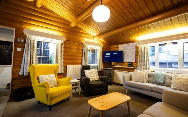 Rural 3 Bed Log Cabin Getaway