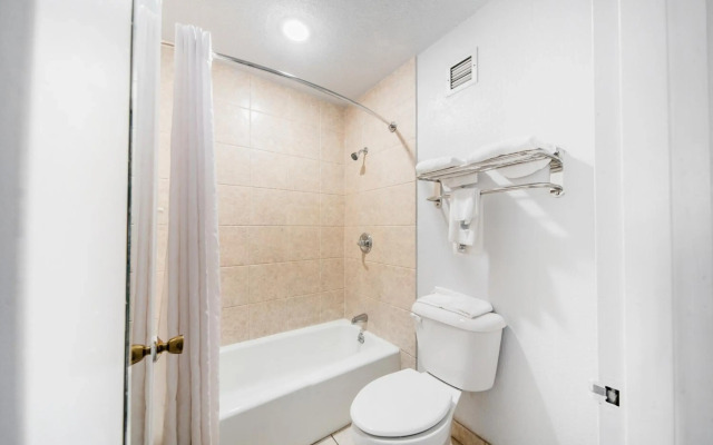 Econo Lodge And Suites Bricktown