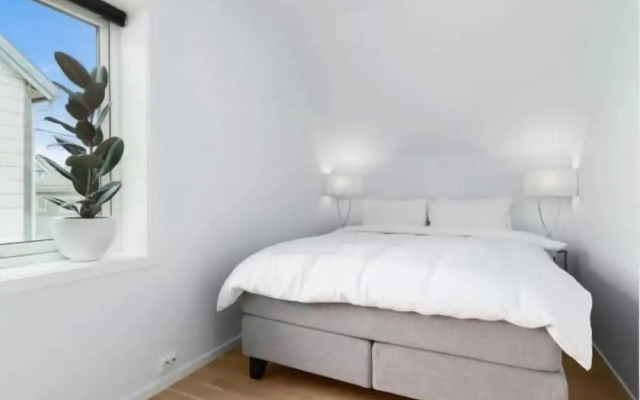 Wonderfully Located, 2bedroom, Balcony