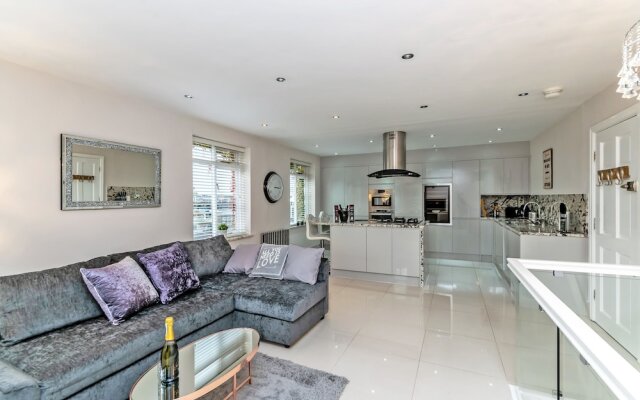 Unique Chester Racecourse Apartment