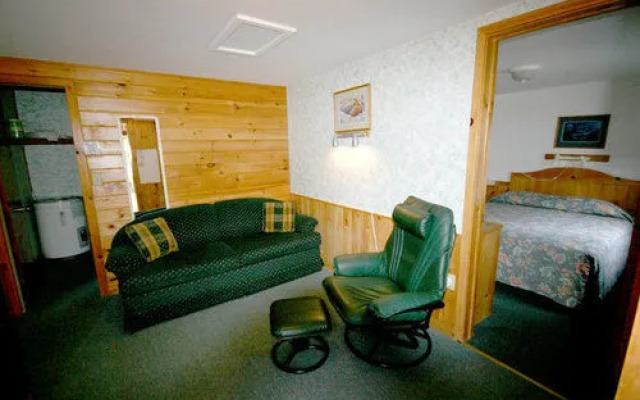 Spectacle Lake Lodge