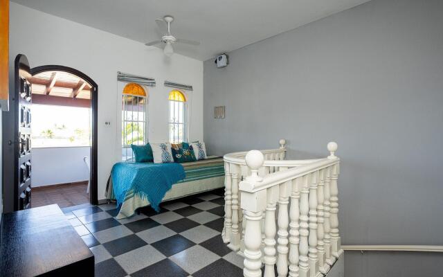 Casa com piscina e churrasqueira perto da praia