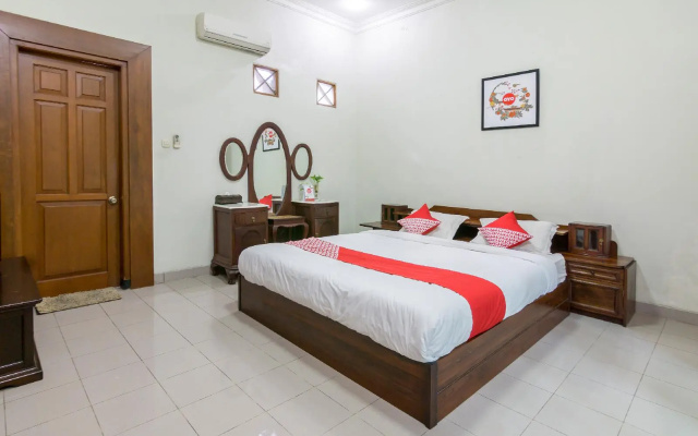 Oyo 1059 Roemah Oma Guest House