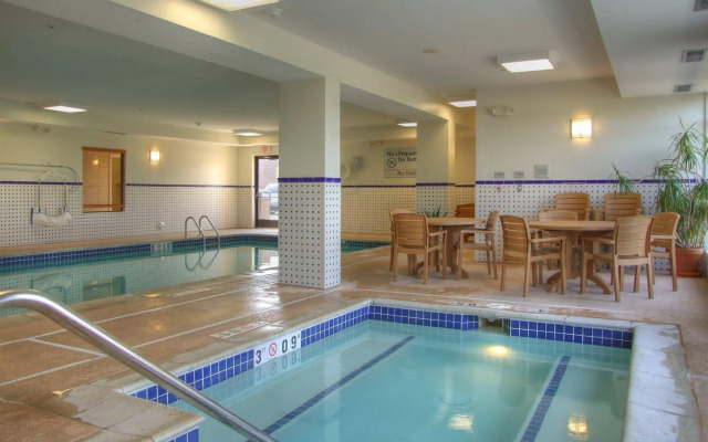 Hampton Inn Commerce Novi