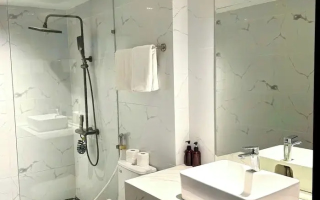 Luxe Paradise Suites Hotel Hoang Cau