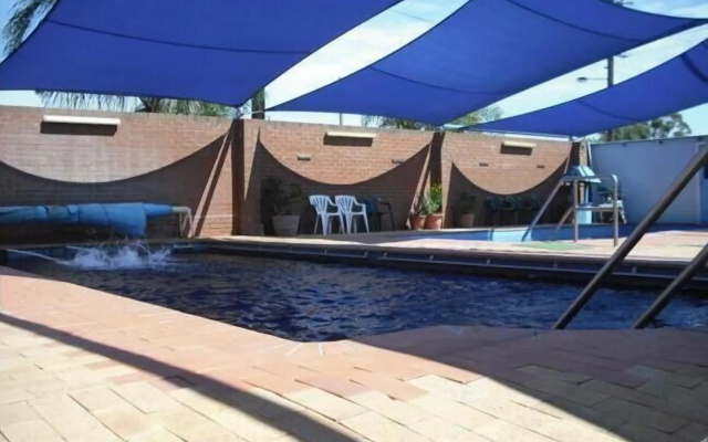 The Phoenix Artesian Spa Resort and Accommodation
