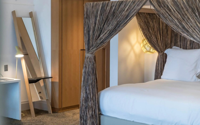 Yndo Hotel