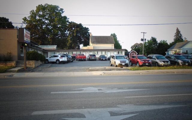 Canadiana Motel