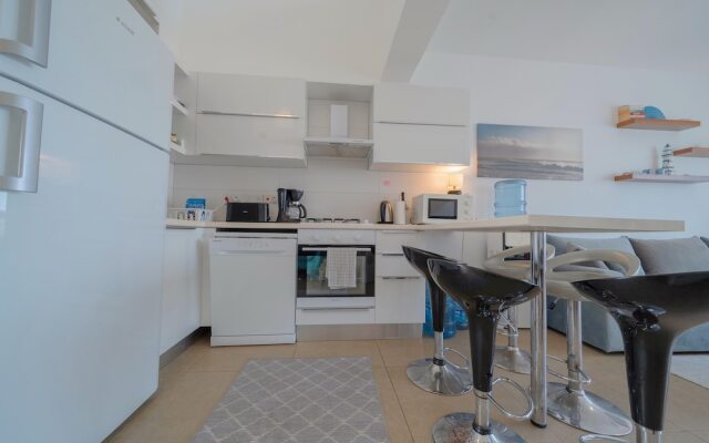 Modern Studio Apartment With Lovely sea View