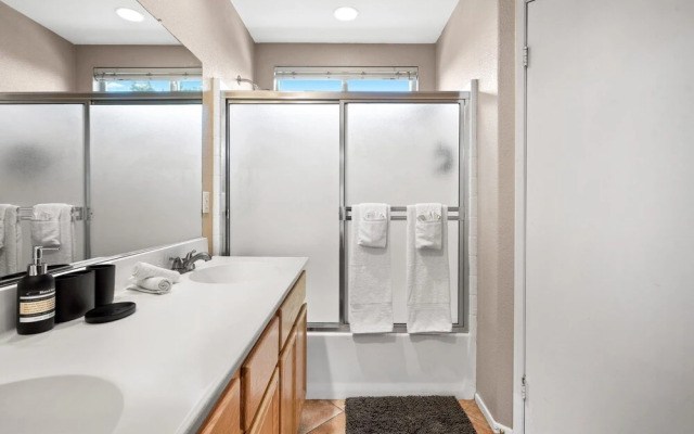 4BR-Retro Game Room-Theater-Pool & Spa