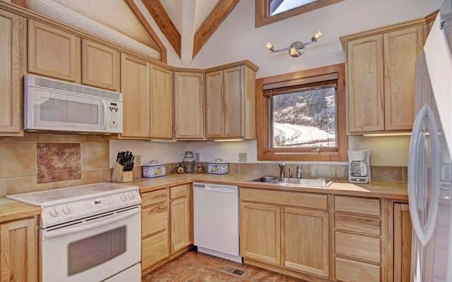 Stunning Mountain Getaway! Sleeps 10!