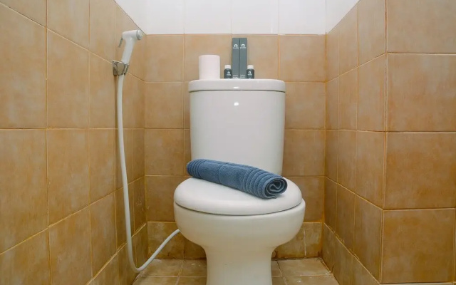 Cozy and Stylish Studio Green Pramuka Apartment near Mall