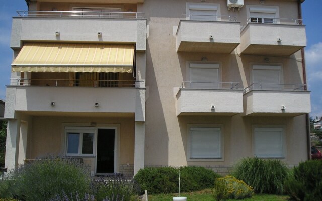 Apartments Milana