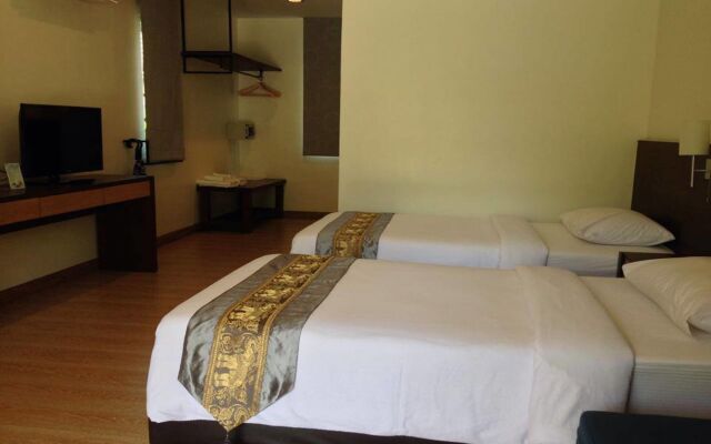 Baan Klang Aow Beach Resort