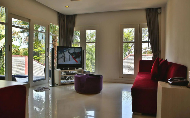Replay Pool Villa