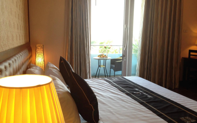 Charming Riverside Hotel