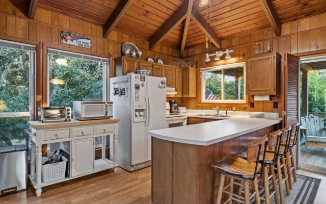 Dogwood Treehouse