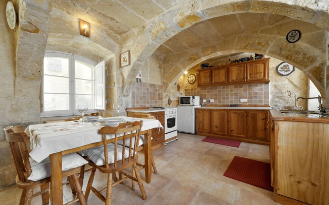 Tal-barun Farmhouse