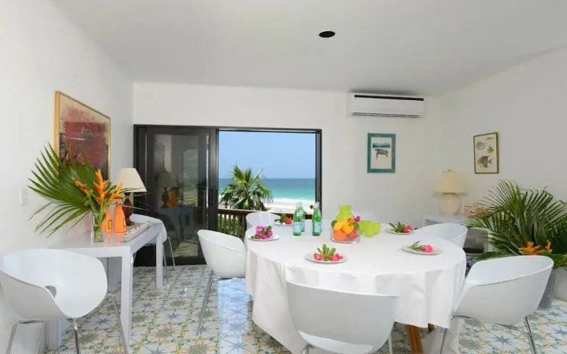 Oceanfront Elegance: Lovely Home With Views