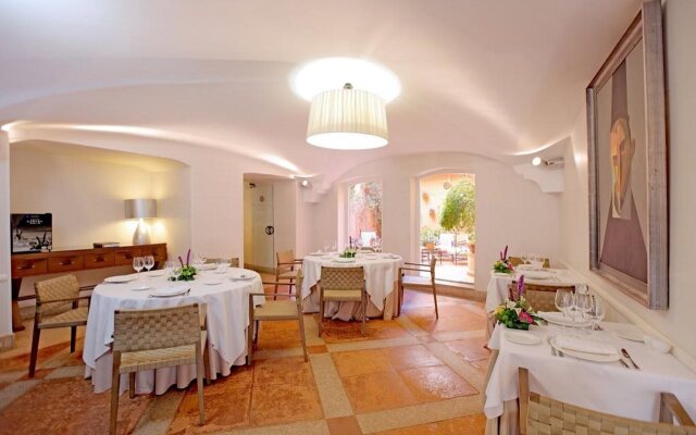 Отель NH Collection Cáceres Palacio de Oquendo