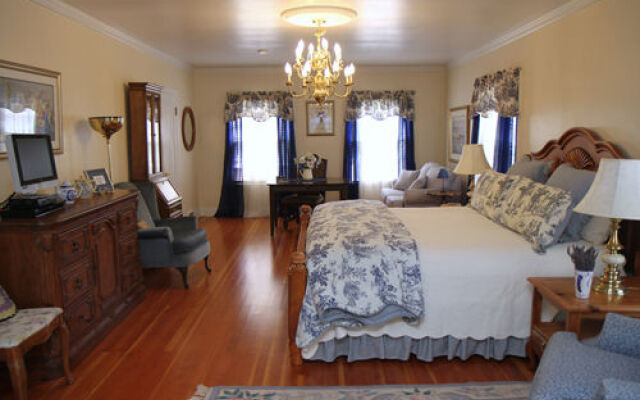 R. R. Thompson House Bed and Breakfast