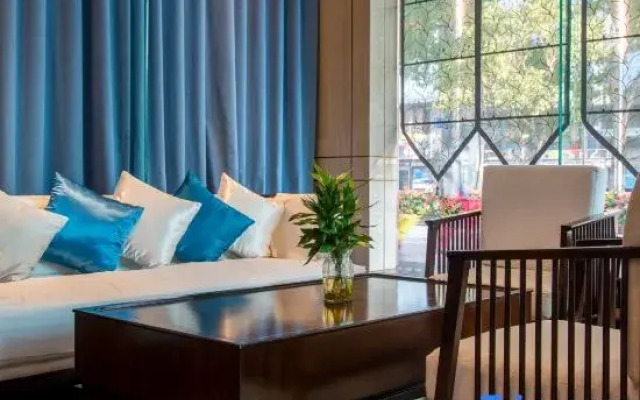Rezen Hotel
